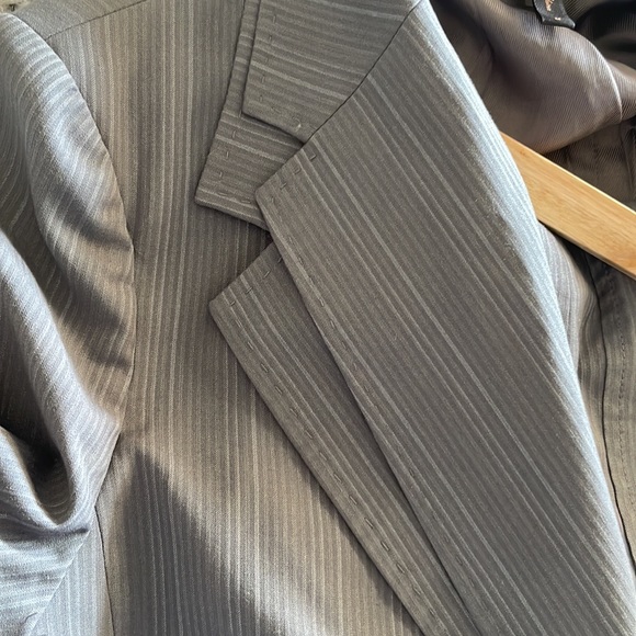 BCBG MAXAZARIA GREY SUIT SET. - Picture 3 of 5